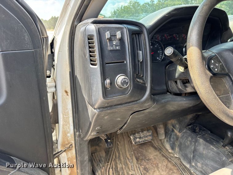 image for item FG0531 2015 Chevrolet Silverado 1500 Crew Cab pickup truck