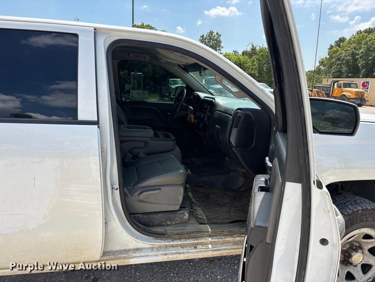 image for item FG0531 2015 Chevrolet Silverado 1500 Crew Cab pickup truck