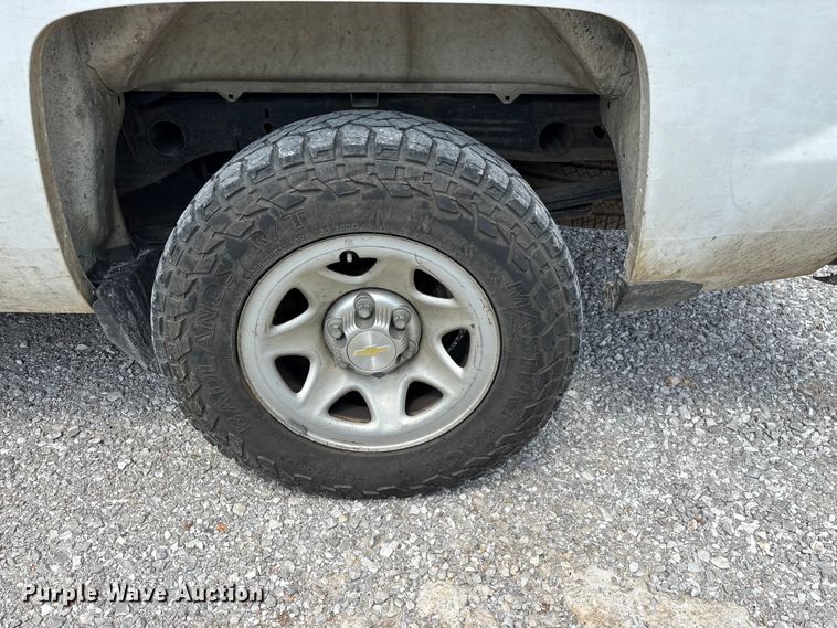 image for item FG0531 2015 Chevrolet Silverado 1500 Crew Cab pickup truck