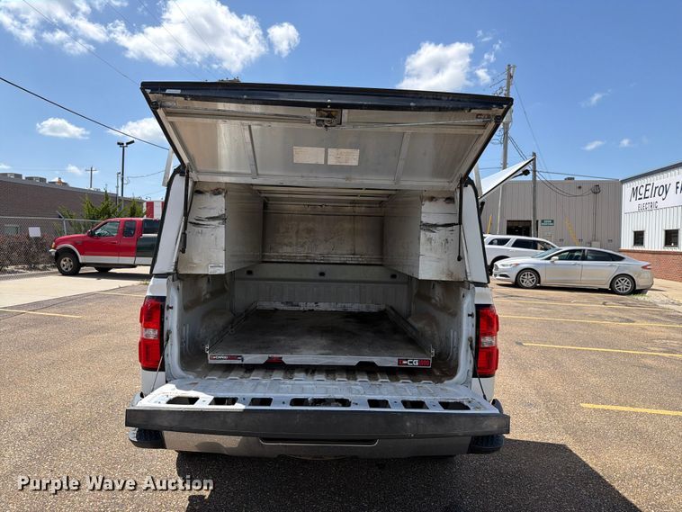 image for item FH6184 2017 GMC  Sierra 1500 SLE Ext. Cab pickup truck