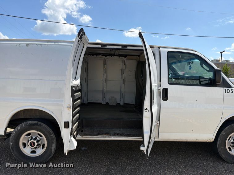 image for item FH6251 2017 GMC Savana G2500 van