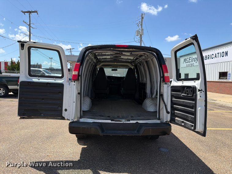 image for item FH6251 2017 GMC Savana G2500 van