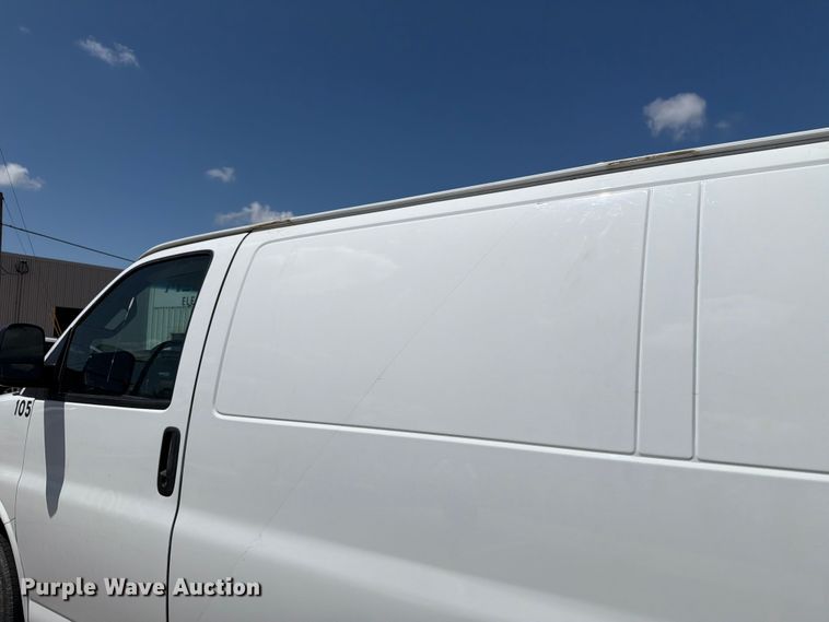 image for item FH6251 2017 GMC Savana G2500 van