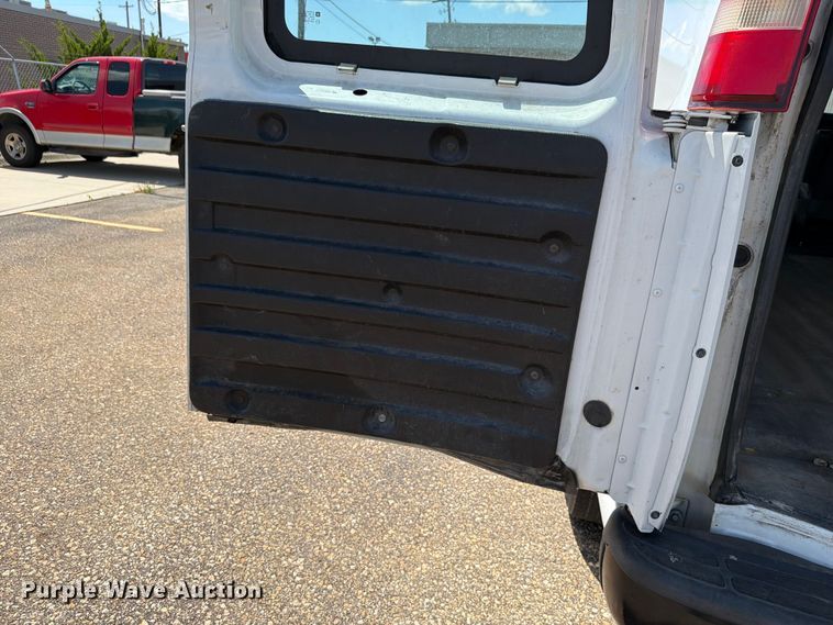 image for item FH6251 2017 GMC Savana G2500 van