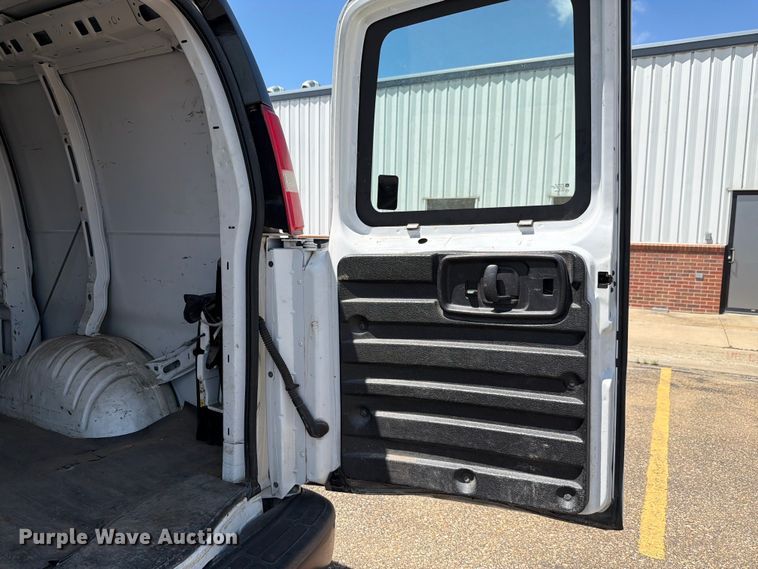 image for item FH6251 2017 GMC Savana G2500 van