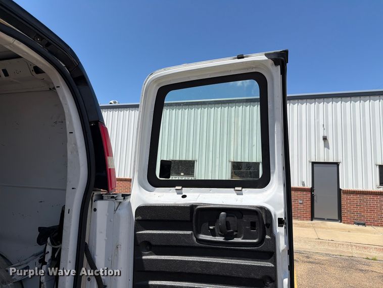 image for item FH6251 2017 GMC Savana G2500 van