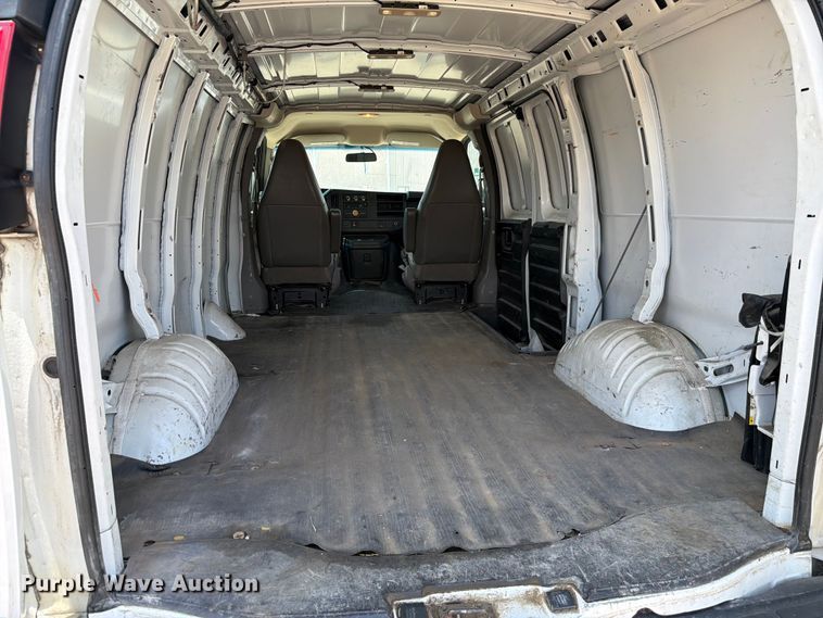 image for item FH6251 2017 GMC Savana G2500 van
