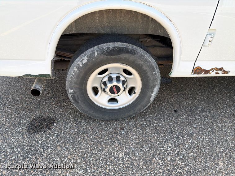 image for item FH6251 2017 GMC Savana G2500 van