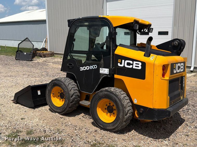 image for item FH6277 2014 JCB 300 T4 skid steer loader