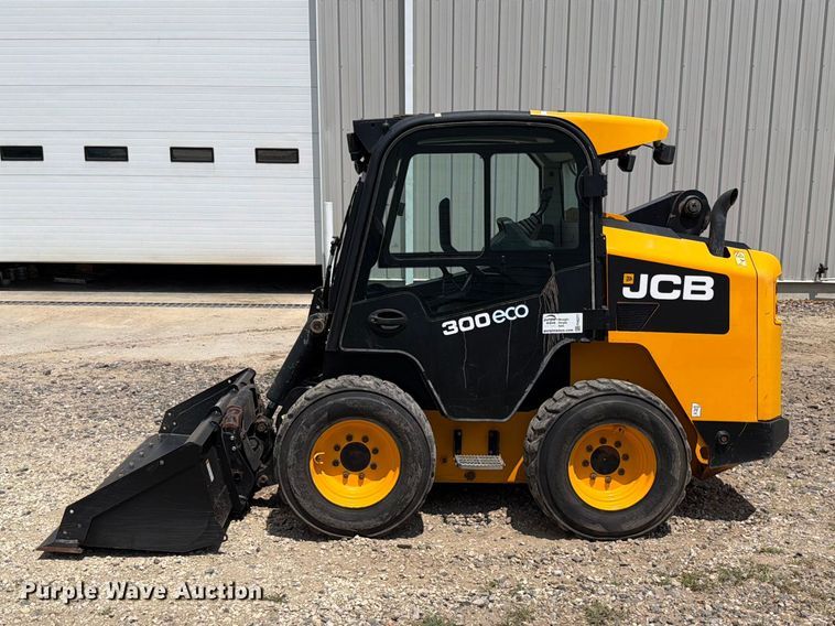 image for item FH6277 2014 JCB 300 T4 skid steer loader
