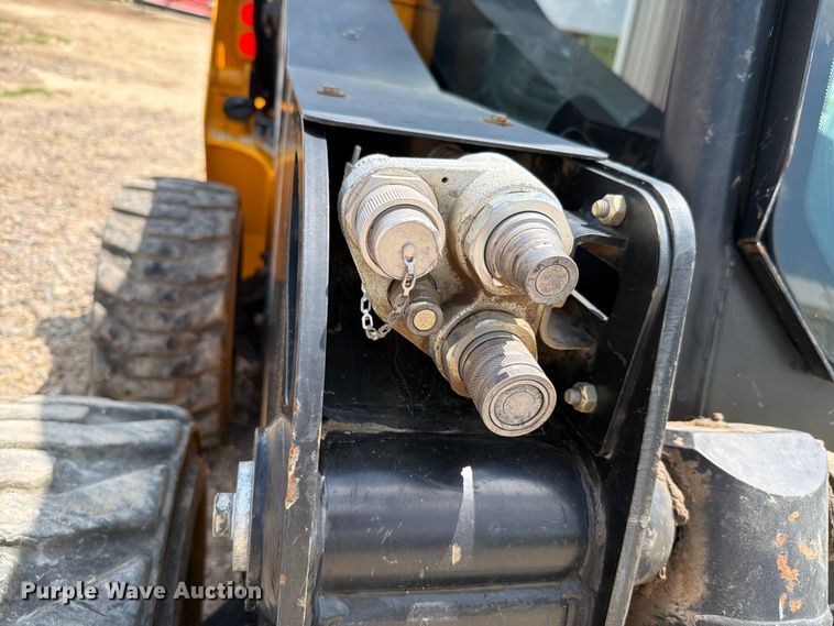 image for item FH6277 2014 JCB 300 T4 skid steer loader