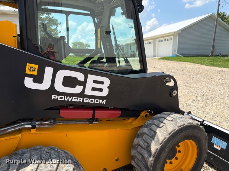 image for item FH6277 2014 JCB 300 T4 skid steer loader