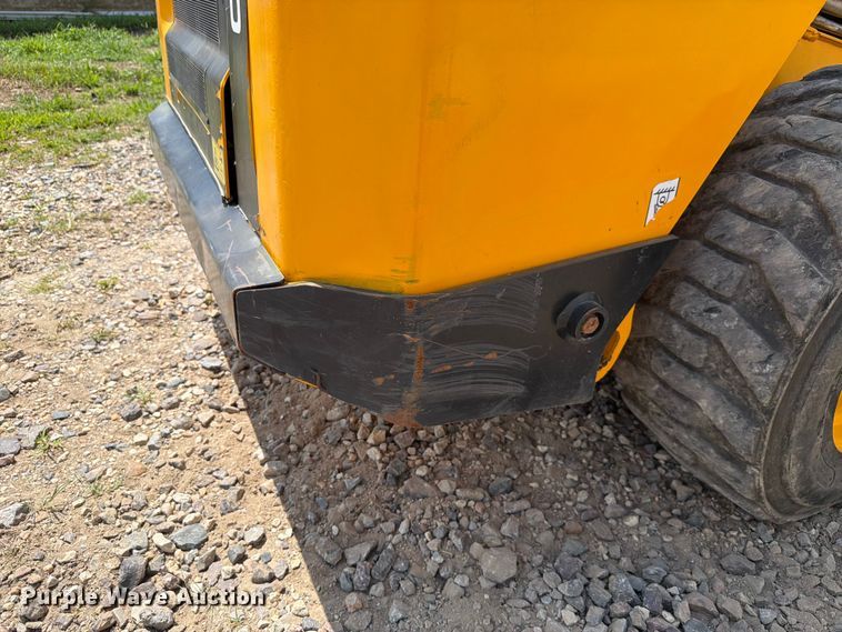 image for item FH6277 2014 JCB 300 T4 skid steer loader