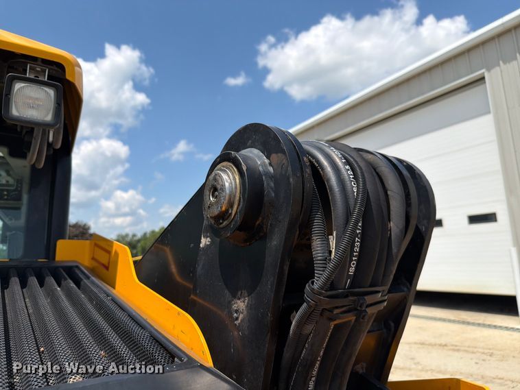 image for item FH6277 2014 JCB 300 T4 skid steer loader