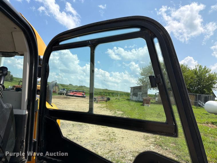 image for item FH6277 2014 JCB 300 T4 skid steer loader