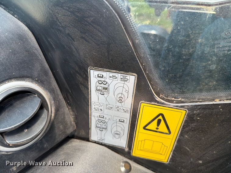 image for item FH6277 2014 JCB 300 T4 skid steer loader