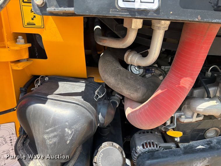 image for item FH6277 2014 JCB 300 T4 skid steer loader