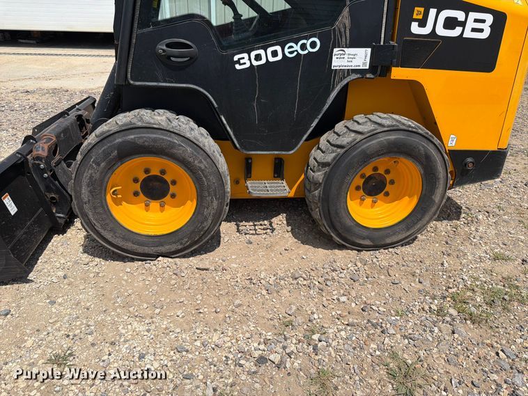 image for item FH6277 2014 JCB 300 T4 skid steer loader