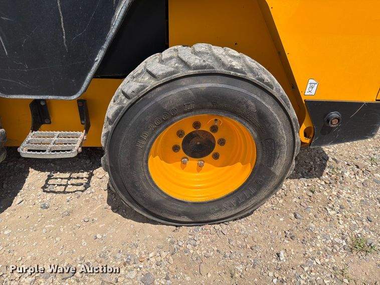 image for item FH6277 2014 JCB 300 T4 skid steer loader