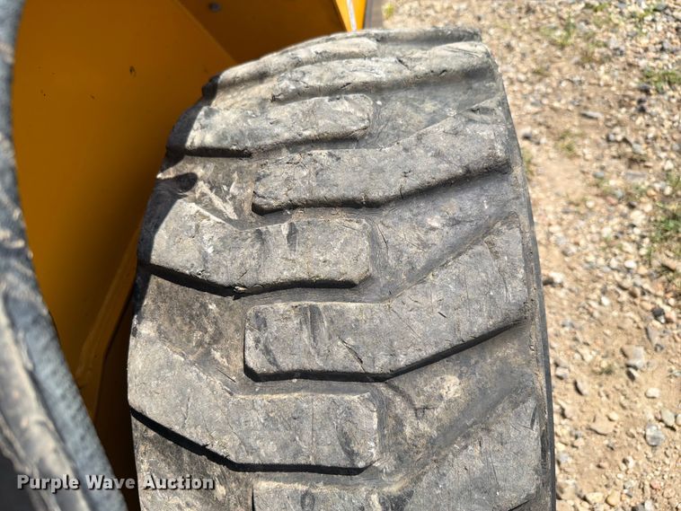 image for item FH6277 2014 JCB 300 T4 skid steer loader