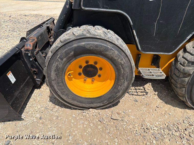 image for item FH6277 2014 JCB 300 T4 skid steer loader