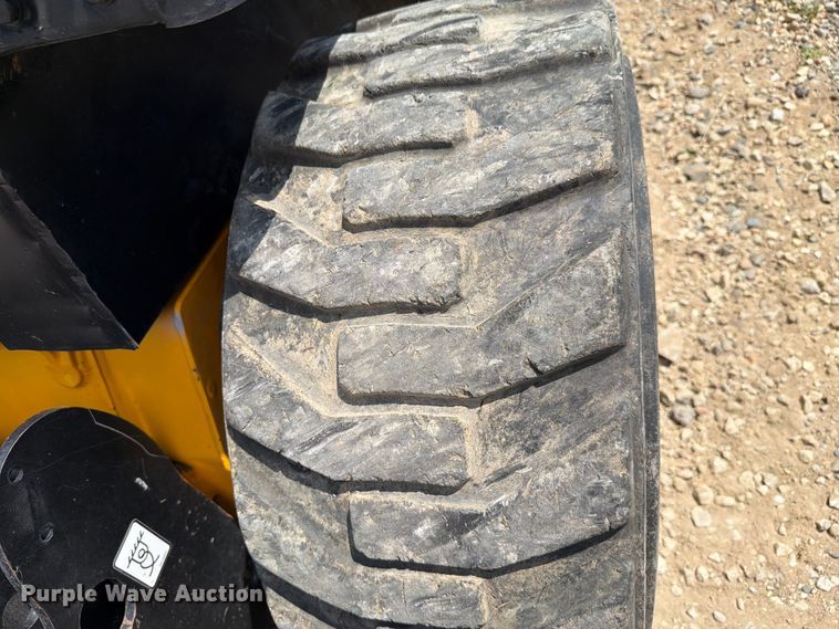 image for item FH6277 2014 JCB 300 T4 skid steer loader