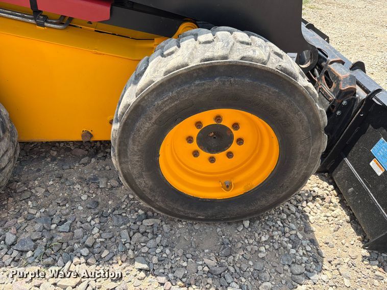 image for item FH6277 2014 JCB 300 T4 skid steer loader
