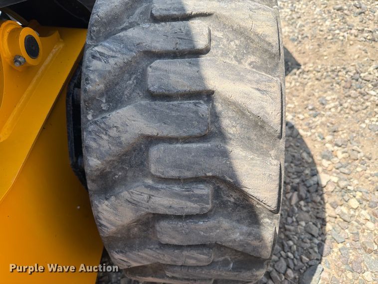 image for item FH6277 2014 JCB 300 T4 skid steer loader