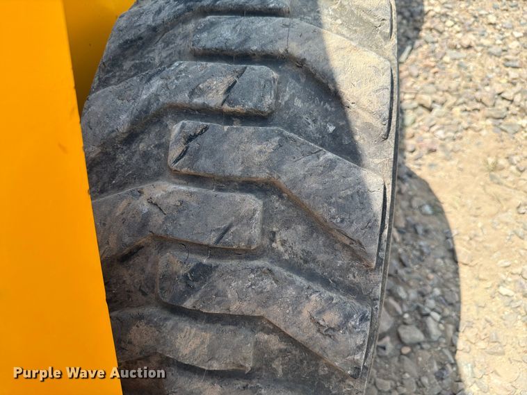 image for item FH6277 2014 JCB 300 T4 skid steer loader