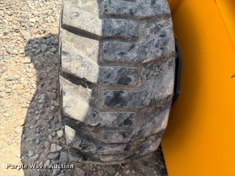 image for item FH6277 2014 JCB 300 T4 skid steer loader