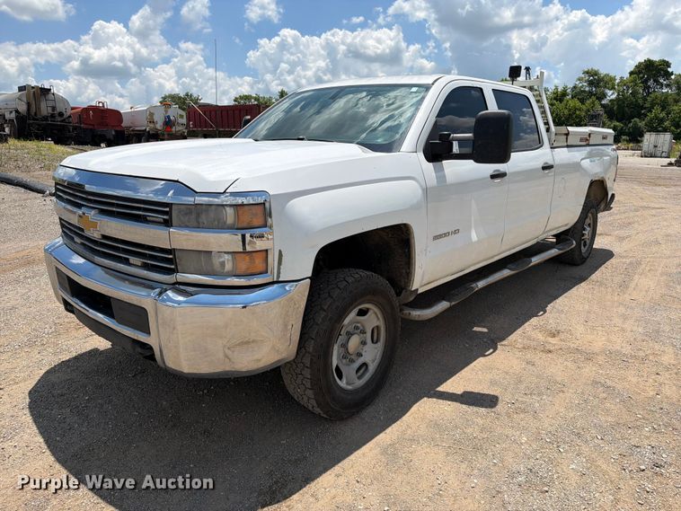 2015 Chevrolet Silverado 2500HD Crew Cab pickup truck