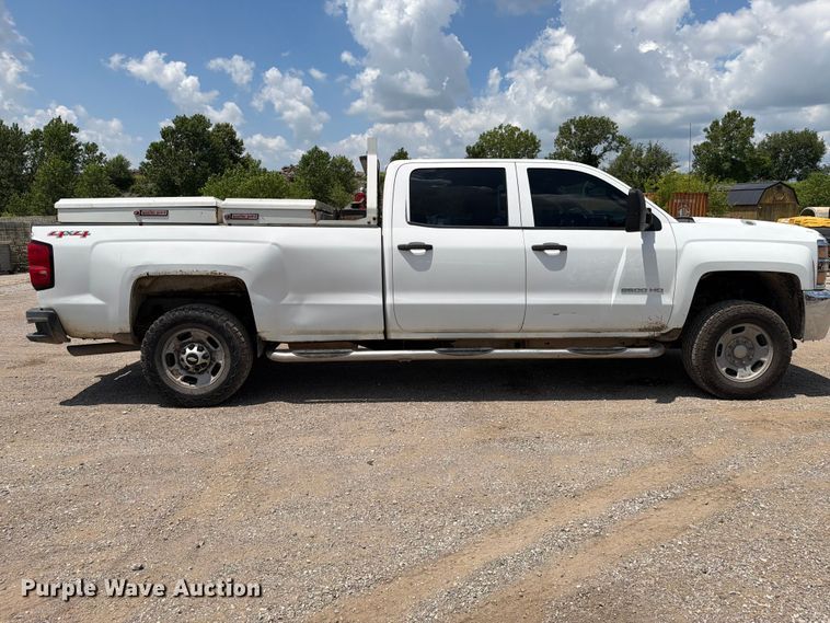 image for item FI0285 2015 Chevrolet Silverado 2500HD Crew Cab pickup truck
