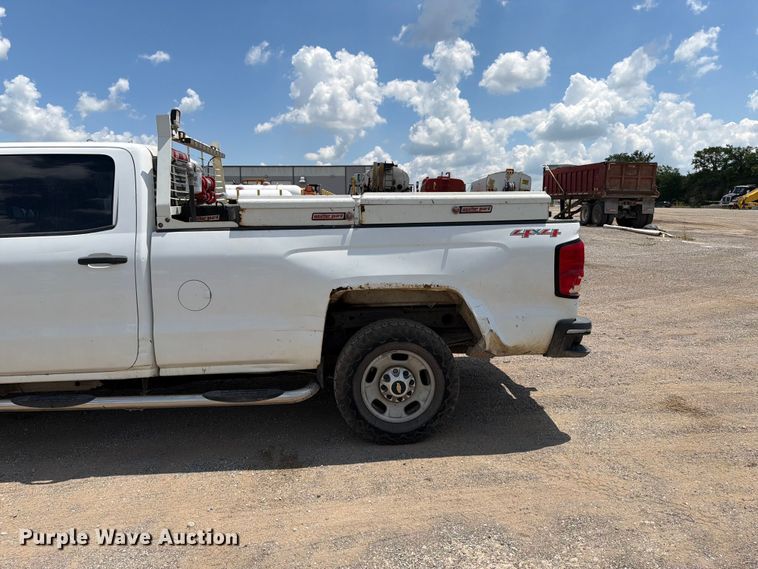 image for item FI0285 2015 Chevrolet Silverado 2500HD Crew Cab pickup truck