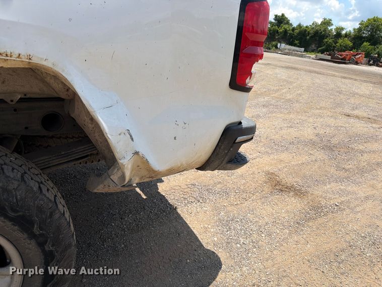 image for item FI0285 2015 Chevrolet Silverado 2500HD Crew Cab pickup truck
