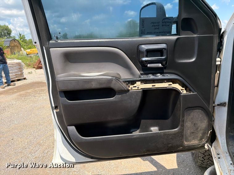 image for item FI0285 2015 Chevrolet Silverado 2500HD Crew Cab pickup truck