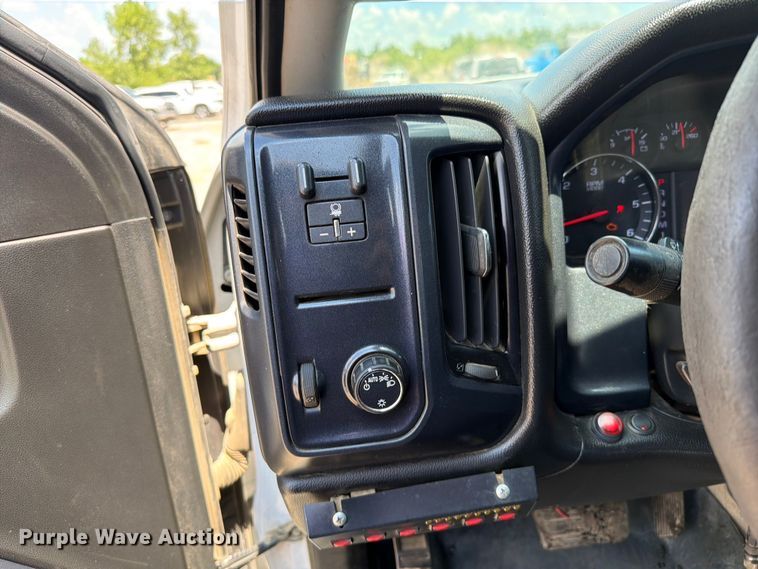 image for item FI0285 2015 Chevrolet Silverado 2500HD Crew Cab pickup truck