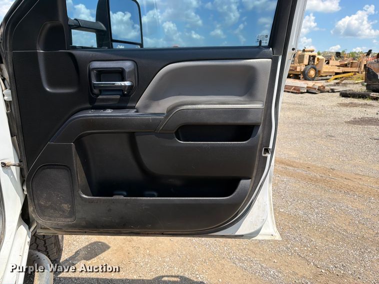 image for item FI0285 2015 Chevrolet Silverado 2500HD Crew Cab pickup truck