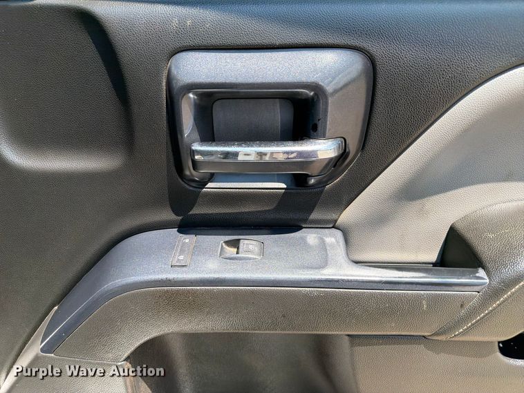 image for item FI0285 2015 Chevrolet Silverado 2500HD Crew Cab pickup truck