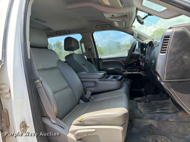 image for item FI0285 2015 Chevrolet Silverado 2500HD Crew Cab pickup truck
