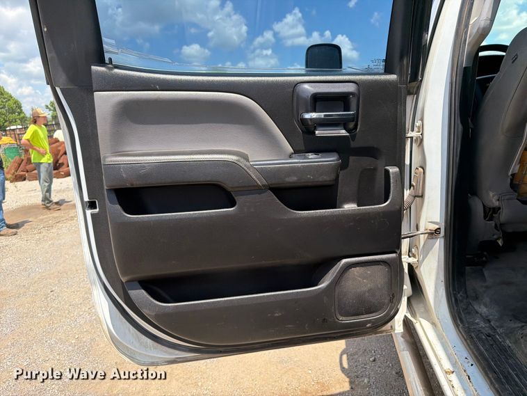 image for item FI0285 2015 Chevrolet Silverado 2500HD Crew Cab pickup truck