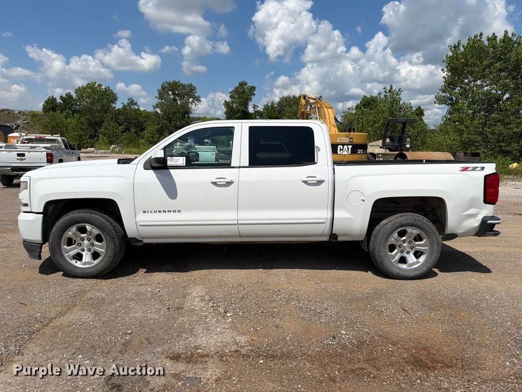 image for item FI0286 2016 Chevrolet Silverado 1500 Crew Cab pickup truck
