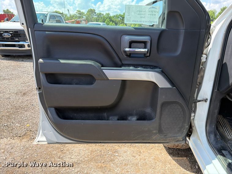 image for item FI0286 2016 Chevrolet Silverado 1500 Crew Cab pickup truck