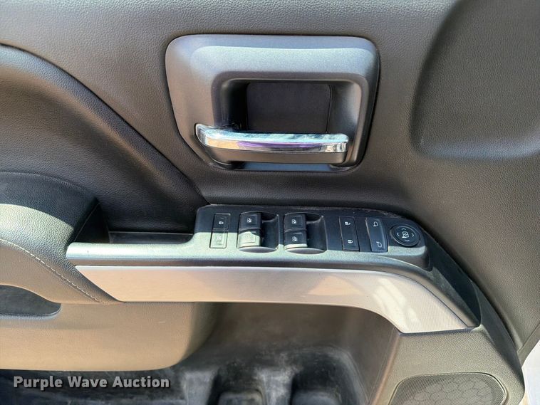 image for item FI0286 2016 Chevrolet Silverado 1500 Crew Cab pickup truck