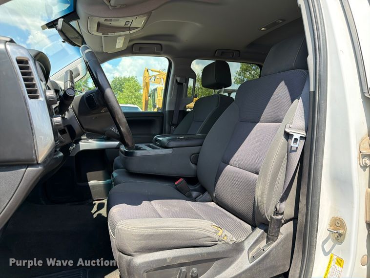 image for item FI0286 2016 Chevrolet Silverado 1500 Crew Cab pickup truck