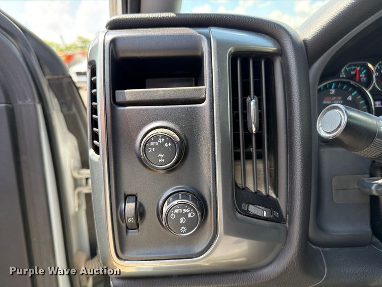 image for item FI0286 2016 Chevrolet Silverado 1500 Crew Cab pickup truck