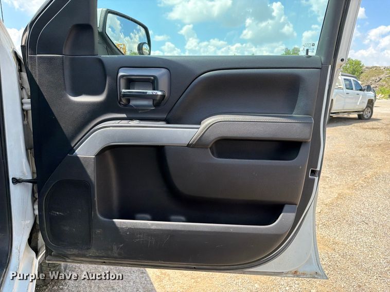 image for item FI0286 2016 Chevrolet Silverado 1500 Crew Cab pickup truck