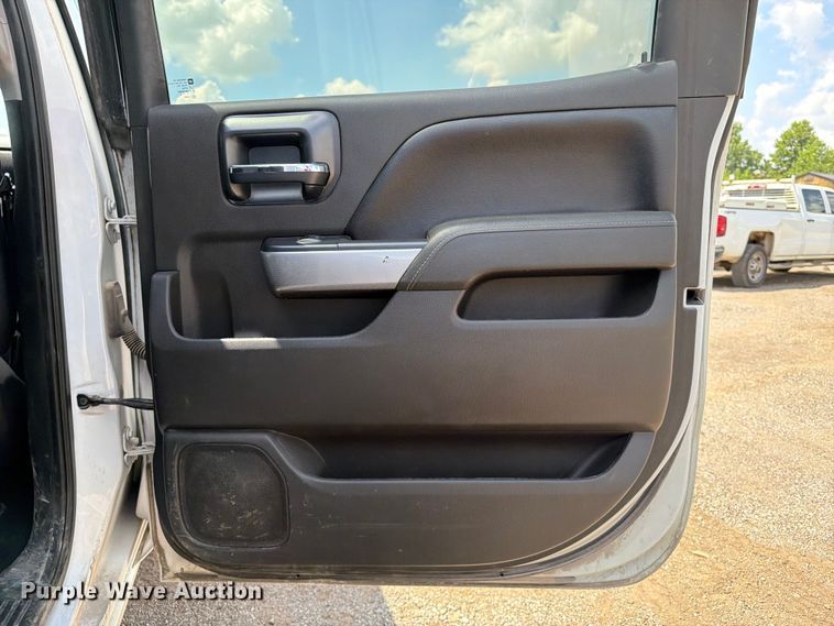 image for item FI0286 2016 Chevrolet Silverado 1500 Crew Cab pickup truck