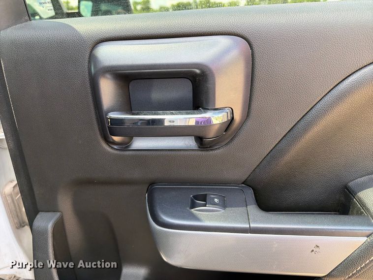 image for item FI0286 2016 Chevrolet Silverado 1500 Crew Cab pickup truck