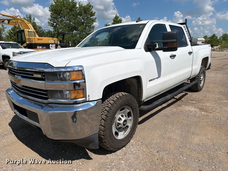 2015 Chevrolet Silverado 2500HD Crew Cab pickup truck