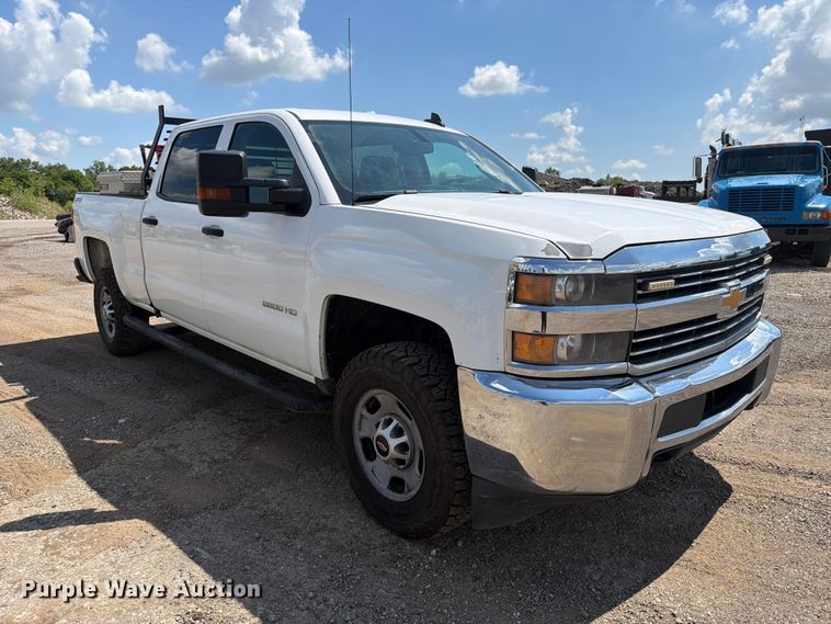 image for item FI0287 2015 Chevrolet Silverado 2500HD Crew Cab pickup truck